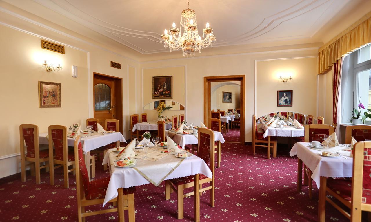 Spa Hotel Purkyne 카를로비바리 외부 사진